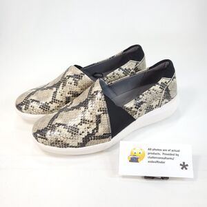 Collection by Clarks Slip On Casual Loafer Womens Size 7 15190 Snakeskin Beige